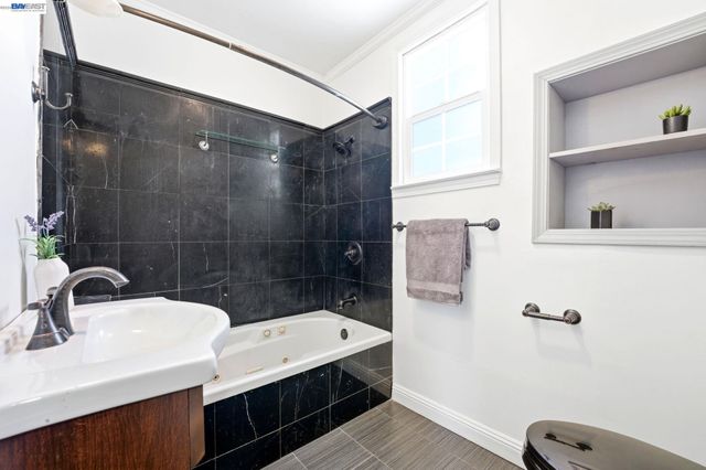 5814 Fleming Ave, Oakland, CA 94605
