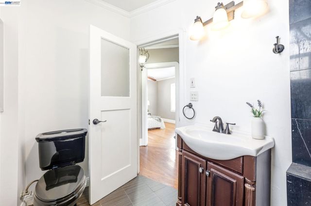 5814 Fleming Ave, Oakland, CA 94605