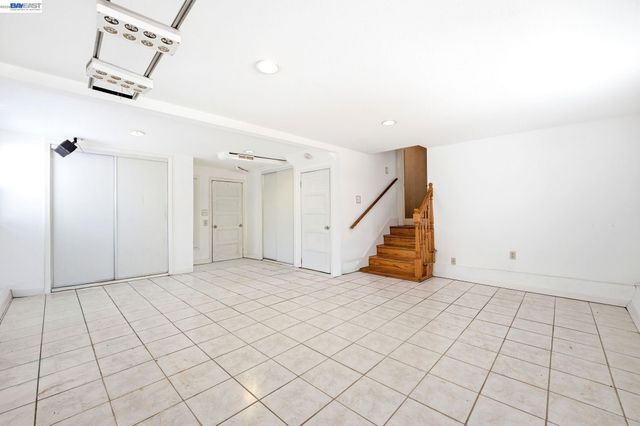 5814 Fleming Ave, Oakland, CA 94605