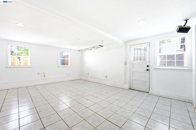 5814 Fleming Ave, Oakland, CA 94605