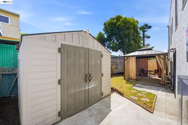 5814 Fleming Ave, Oakland, CA 94605