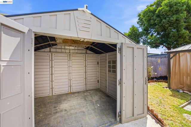 5814 Fleming Ave, Oakland, CA 94605