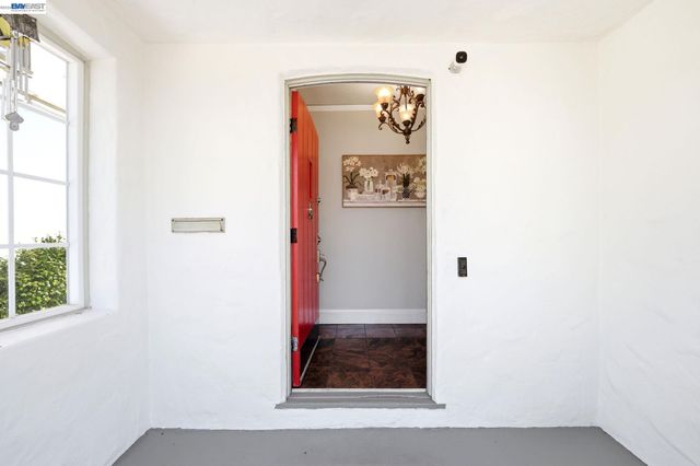 5814 Fleming Ave, Oakland, CA 94605