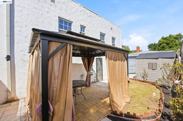 5814 Fleming Ave, Oakland, CA 94605