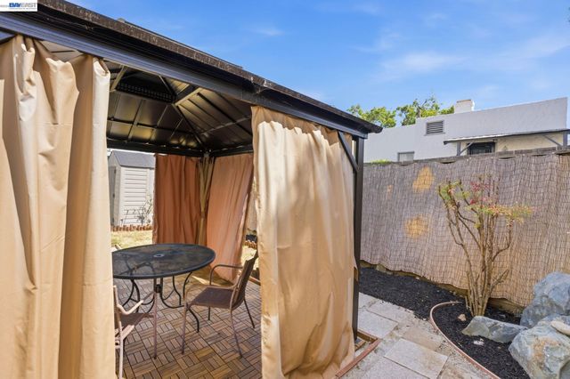 5814 Fleming Ave, Oakland, CA 94605