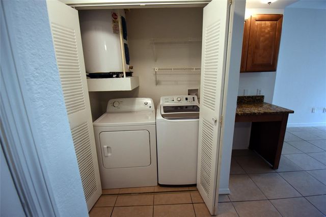 2000 ERVING CIRCLE 208, Ocoee, FL 34761