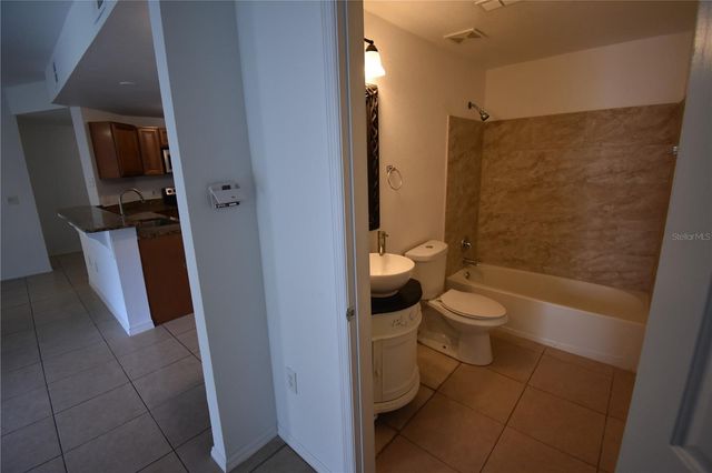 2000 ERVING CIRCLE 208, Ocoee, FL 34761