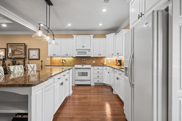 1380 Airport Rd Apt E1, Hot Springs, AR 71913