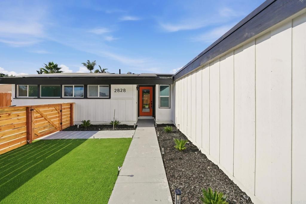 Image 2 of property listing at 2828 Mission Village Dr, San Diego, CA 92123