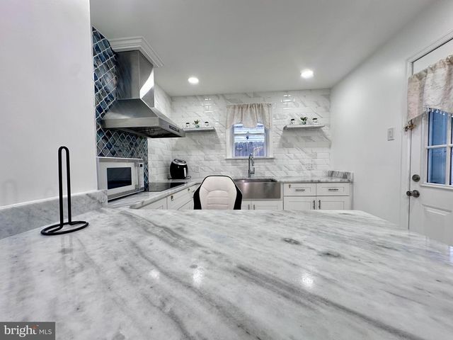 2520 S 5TH ST, Philadelphia, PA 19148