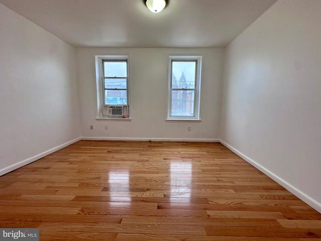 2520 S 5TH ST, Philadelphia, PA 19148