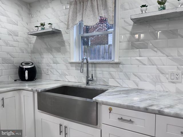 2520 S 5TH ST, Philadelphia, PA 19148
