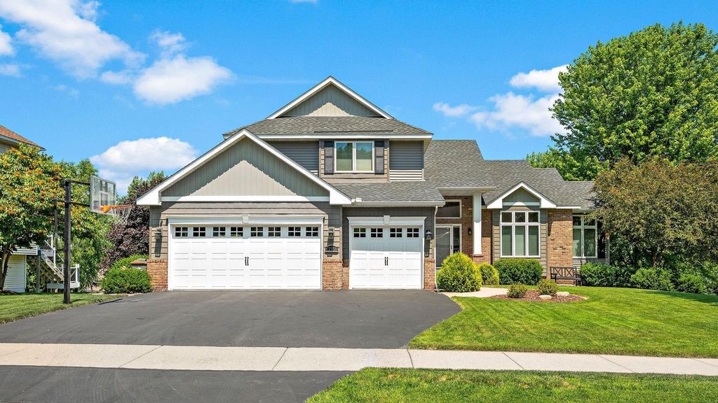 12358 Chesholm Lane, Eden Prairie, MN 55347