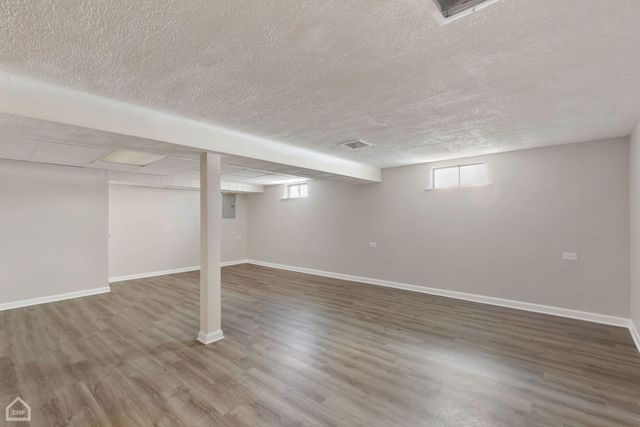 15666 Woodlawn East Avenue, South Holland, IL 60473