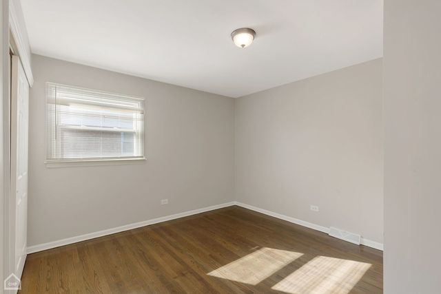 15666 Woodlawn East Avenue, South Holland, IL 60473