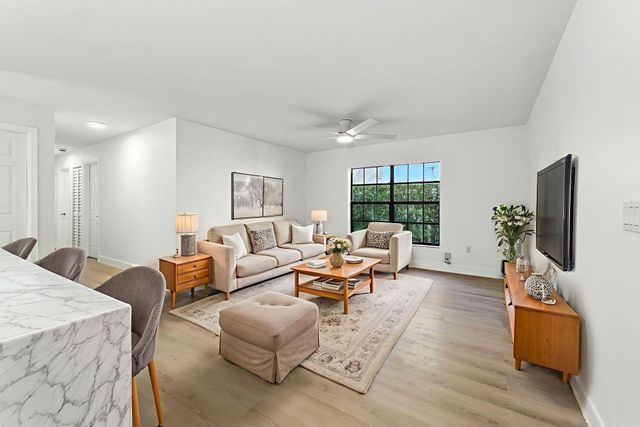 1041 AMHERST AVE, Davie, FL 33325