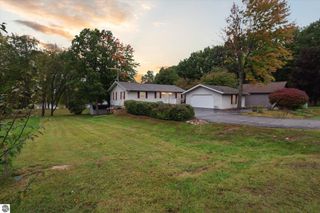 1132 Clubhouse Drive, Lake Isabella, MI 48893