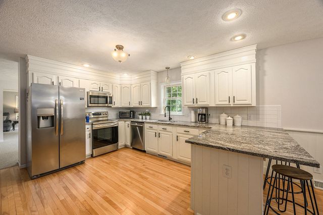 5856 Windingwood Drive, Kalamazoo, MI 49009