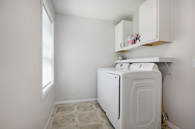 5856 Windingwood Drive, Kalamazoo, MI 49009