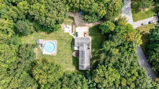 5856 Windingwood Drive, Kalamazoo, MI 49009