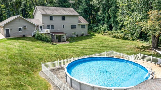 5856 Windingwood Drive, Kalamazoo, MI 49009