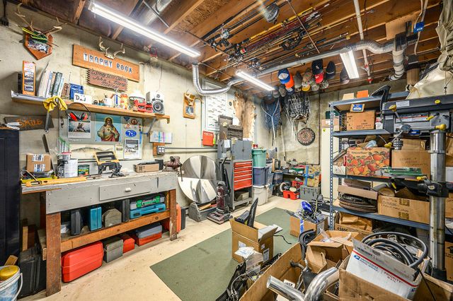 5856 Windingwood Drive, Kalamazoo, MI 49009