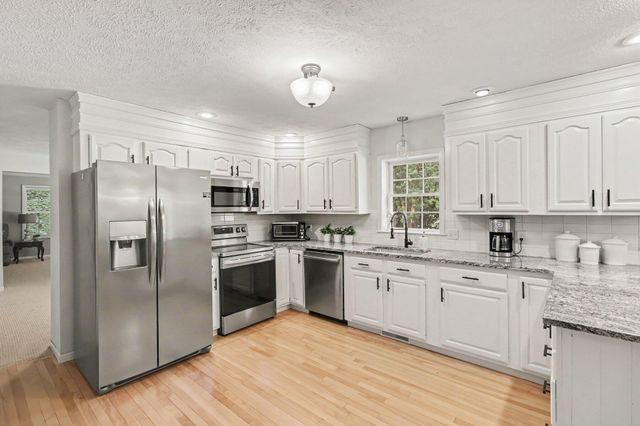 5856 Windingwood Drive, Kalamazoo, MI 49009