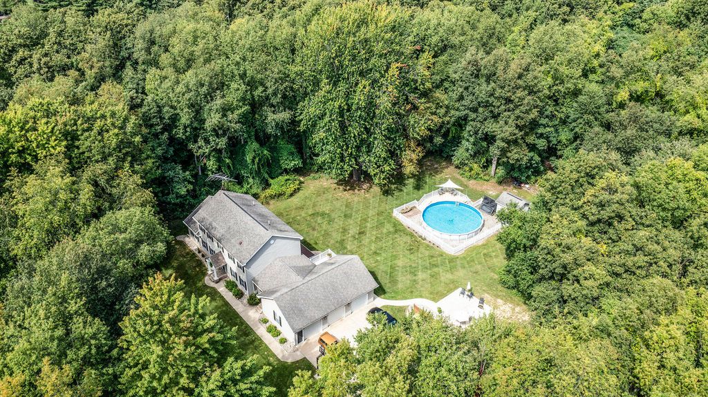 5856 Windingwood Drive, Kalamazoo, MI 49009