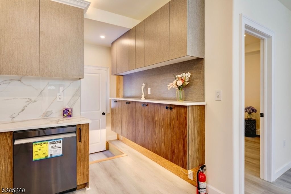 Image 12 of property listing at 58 Zeliff Ave, Little Falls Twp., NJ 07424