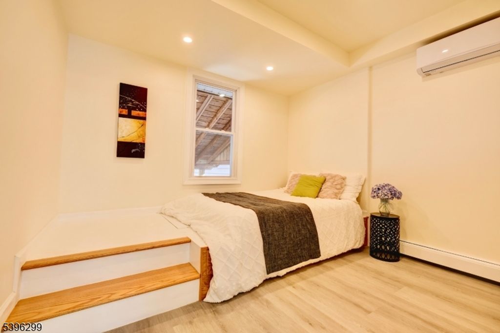 Image 16 of property listing at 58 Zeliff Ave, Little Falls Twp., NJ 07424