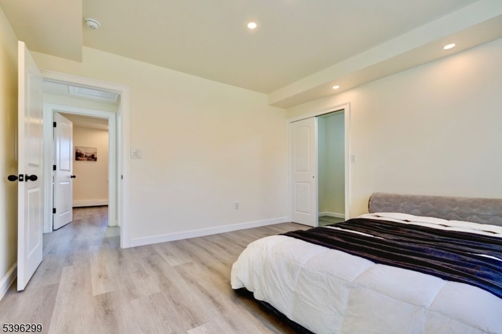 Image 24 of property listing at 58 Zeliff Ave, Little Falls Twp., NJ 07424