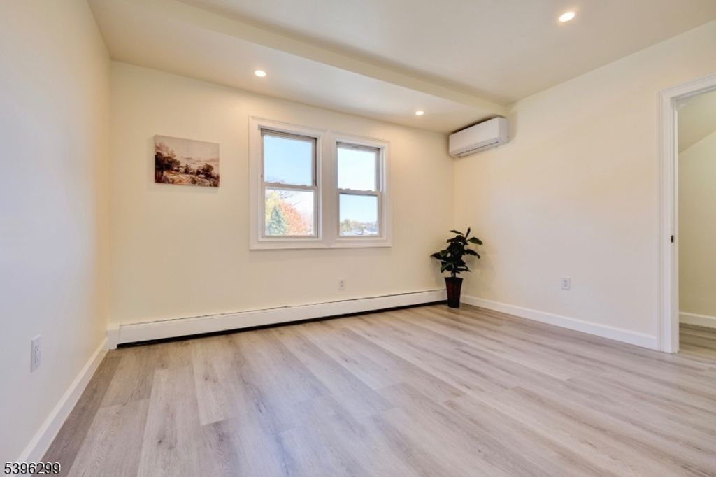 Image 27 of property listing at 58 Zeliff Ave, Little Falls Twp., NJ 07424