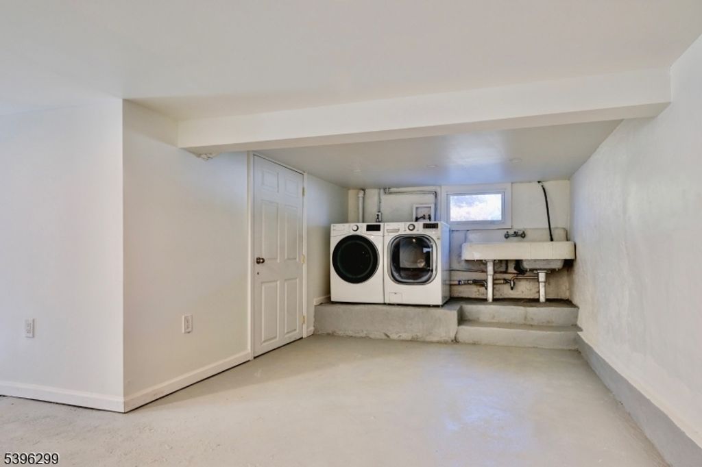 Image 33 of property listing at 58 Zeliff Ave, Little Falls Twp., NJ 07424