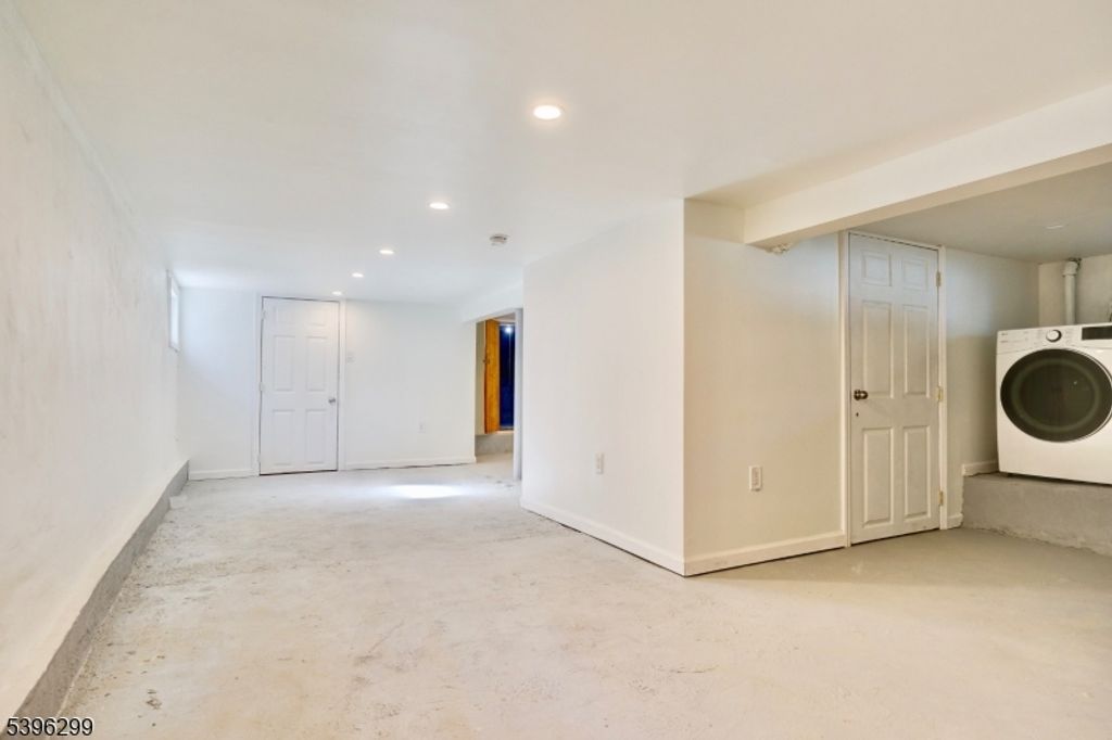 Image 34 of property listing at 58 Zeliff Ave, Little Falls Twp., NJ 07424