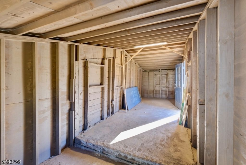 Image 41 of property listing at 58 Zeliff Ave, Little Falls Twp., NJ 07424