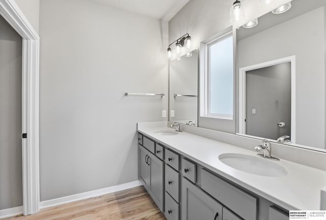 5520 N 181 Street, Elkhorn, NE 68022