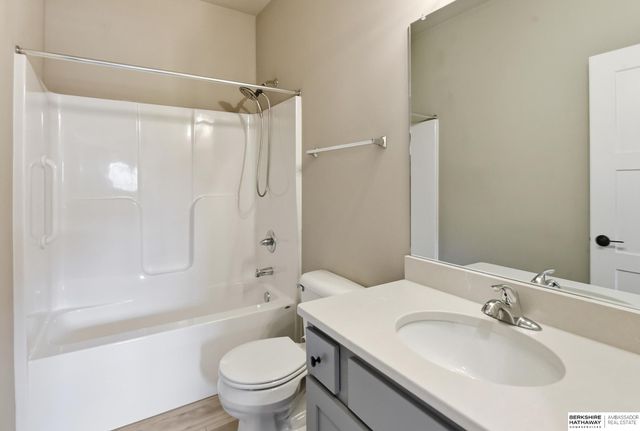 5520 N 181 Street, Elkhorn, NE 68022