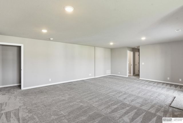 5520 N 181 Street, Elkhorn, NE 68022