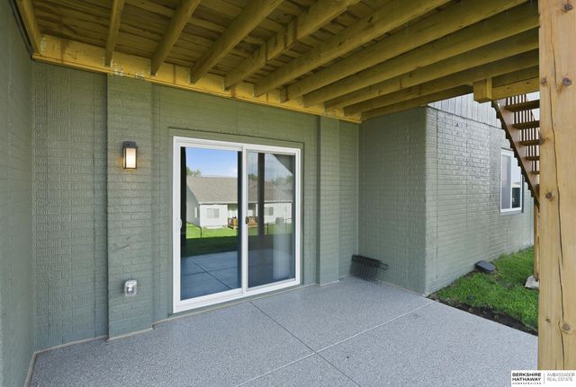 5520 N 181 Street, Elkhorn, NE 68022