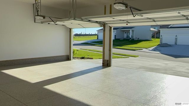 5520 N 181 Street, Elkhorn, NE 68022