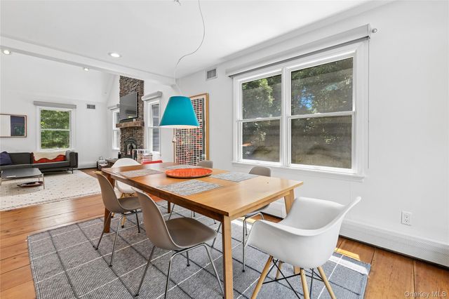 17 Squires Boulevard, Hampton Bays, NY 11946