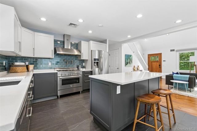 17 Squires Boulevard, Hampton Bays, NY 11946