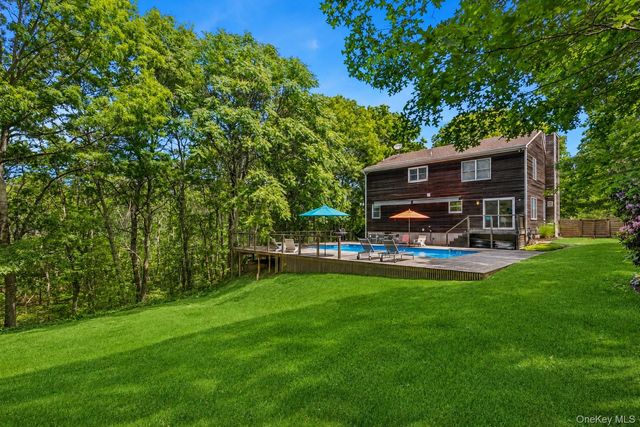 17 Squires Boulevard, Hampton Bays, NY 11946