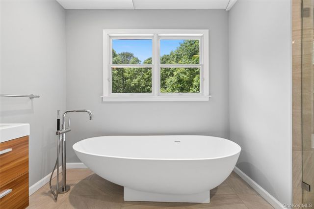 17 Squires Boulevard, Hampton Bays, NY 11946