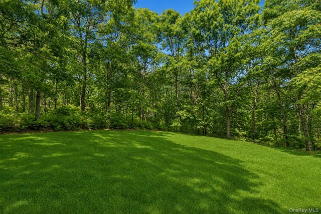 17 Squires Boulevard, Hampton Bays, NY 11946