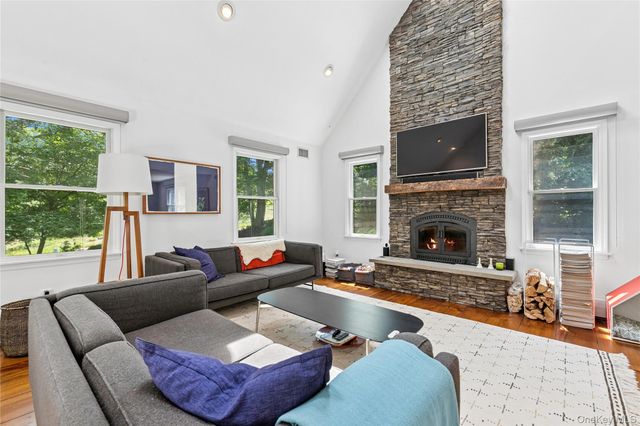 17 Squires Boulevard, Hampton Bays, NY 11946
