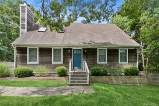 17 Squires Boulevard, Hampton Bays, NY 11946