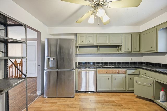 3801 Greenfield Rd, Hampton, PA 15101