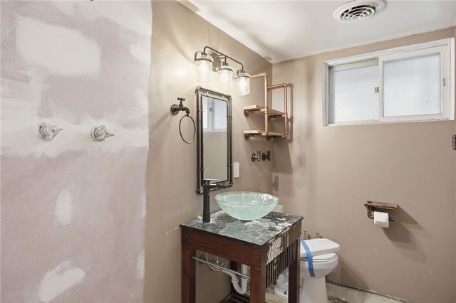 3801 Greenfield Rd, Hampton, PA 15101