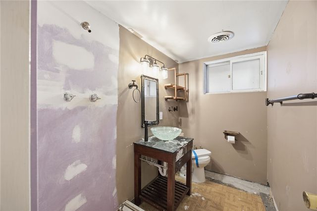 3801 Greenfield Rd, Hampton, PA 15101